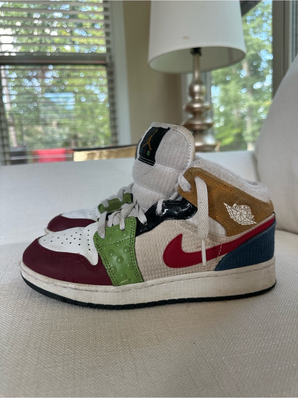 Air Jordan 1 Mid SE Craft Kids Size 5.5Y